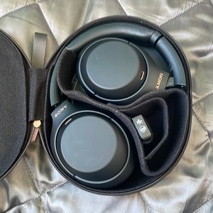 Sony noise canceling headphones
